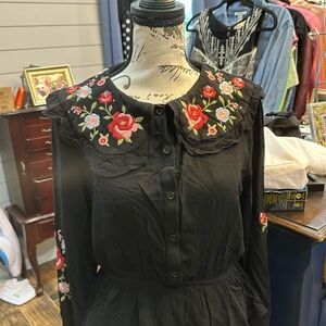 Savanna Jane Black Embroidered Floral Collar Womens Top Size Small